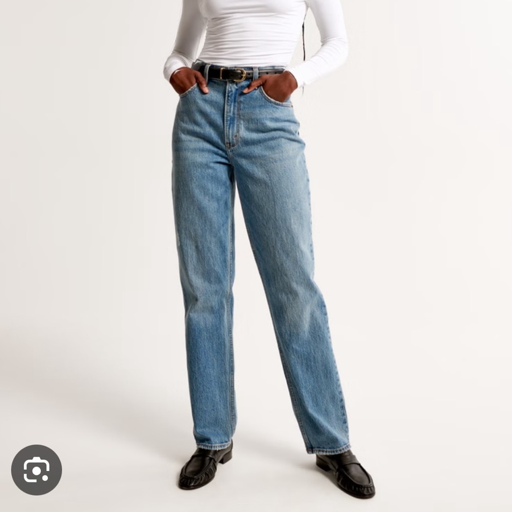 Abercrombie and Fitch ‘90s Straight Ultra High Rise, size 33